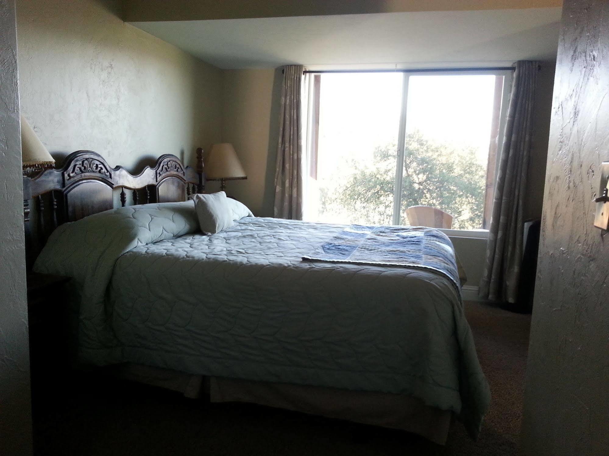 Yosemite Sierra View Bed & Breakfast Окхерст Экстерьер фото