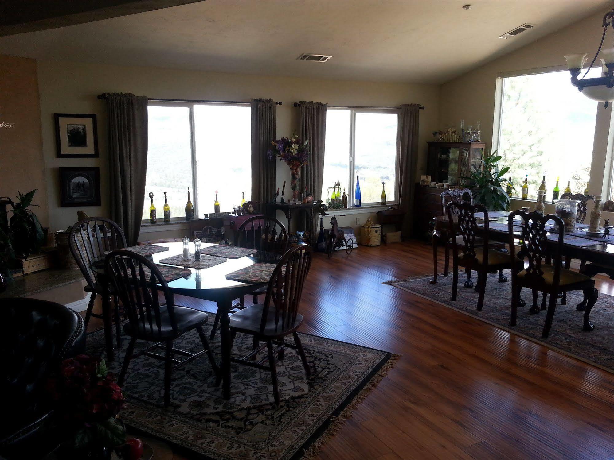 Yosemite Sierra View Bed & Breakfast Окхерст Экстерьер фото