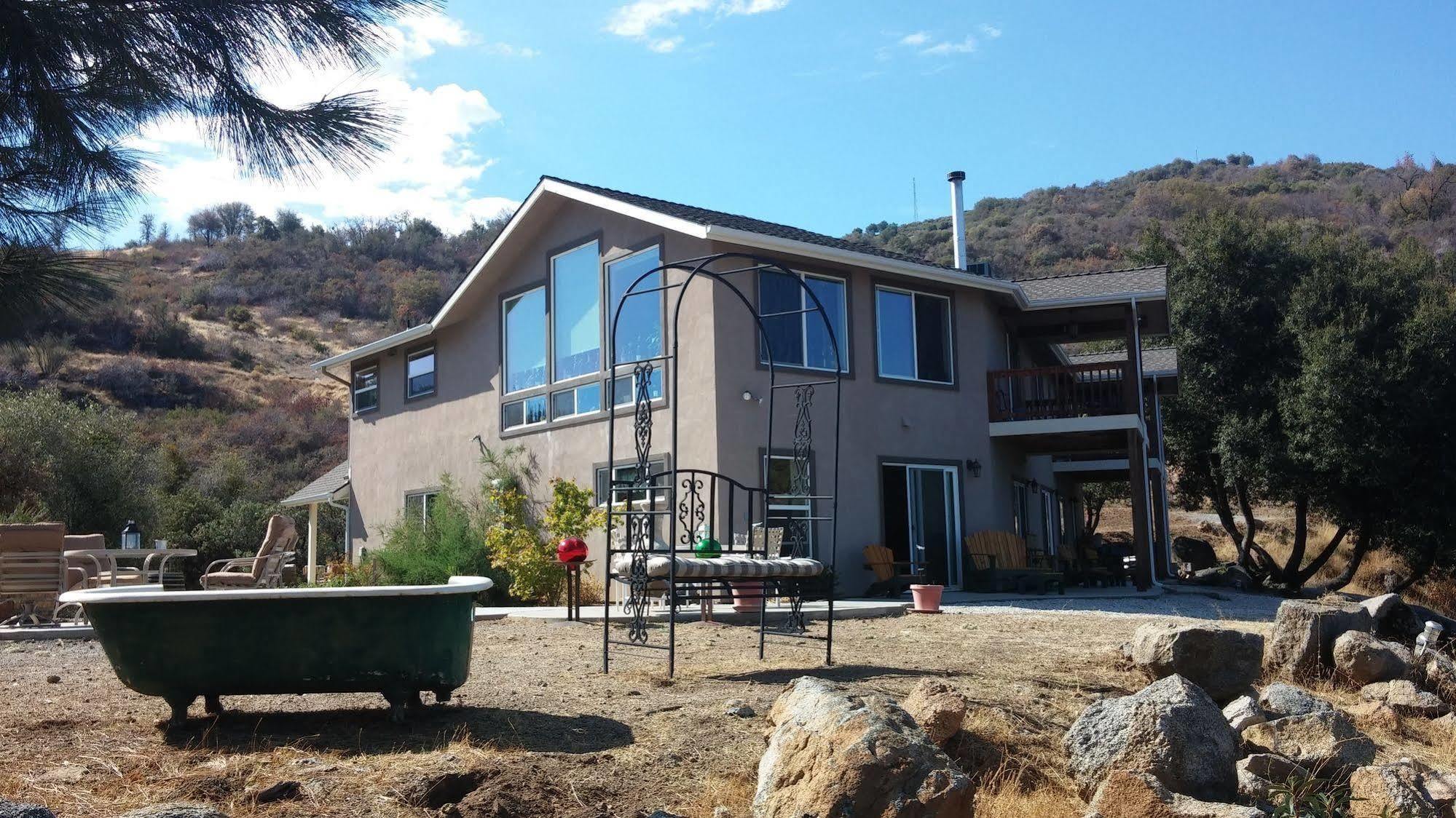 Yosemite Sierra View Bed & Breakfast Окхерст Экстерьер фото
