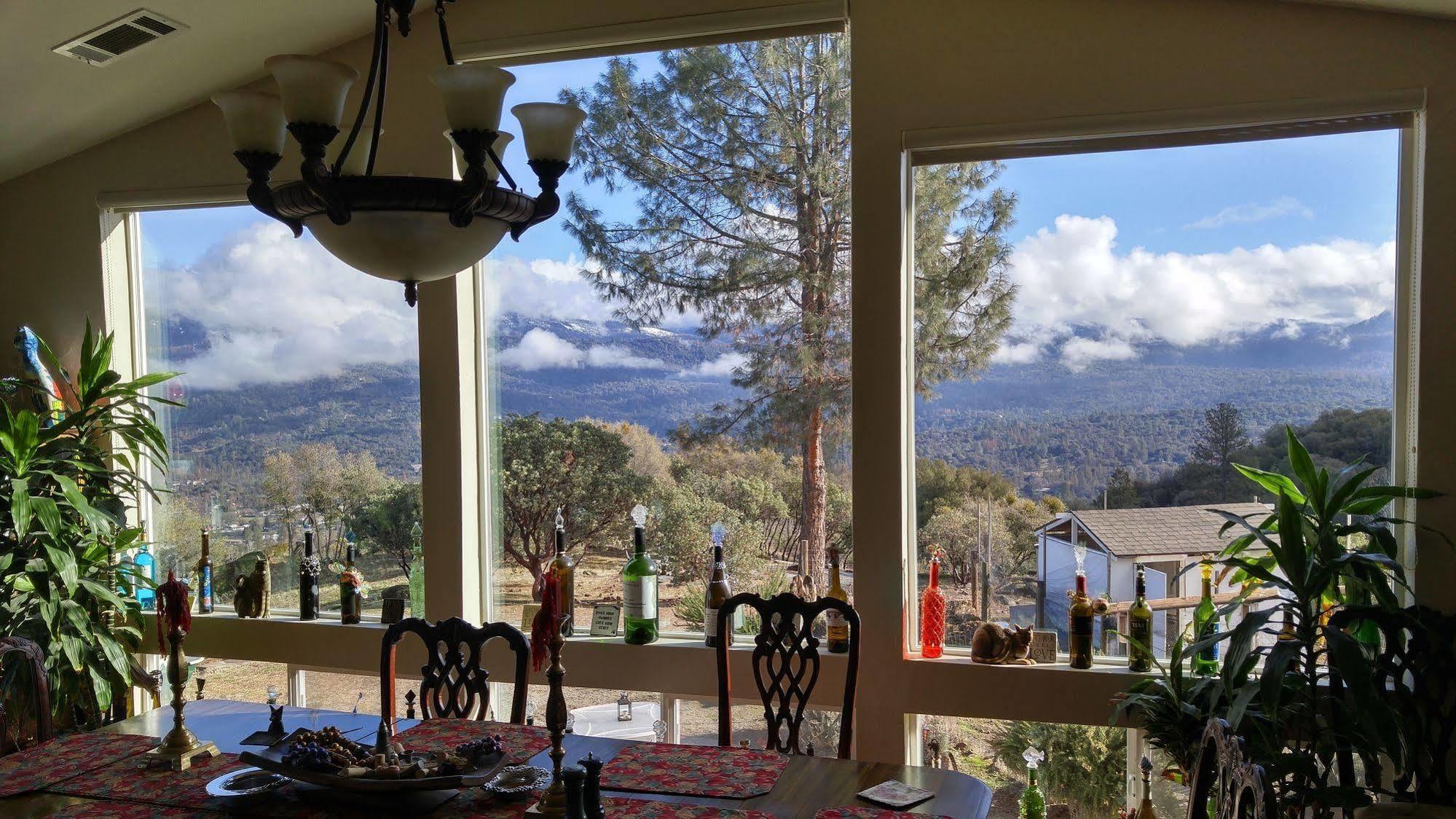 Yosemite Sierra View Bed & Breakfast Окхерст Экстерьер фото